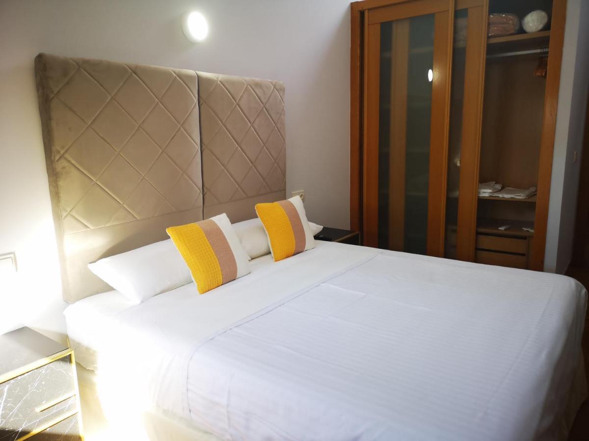 Golden Vedra Residences Pontevedra Exterior photo